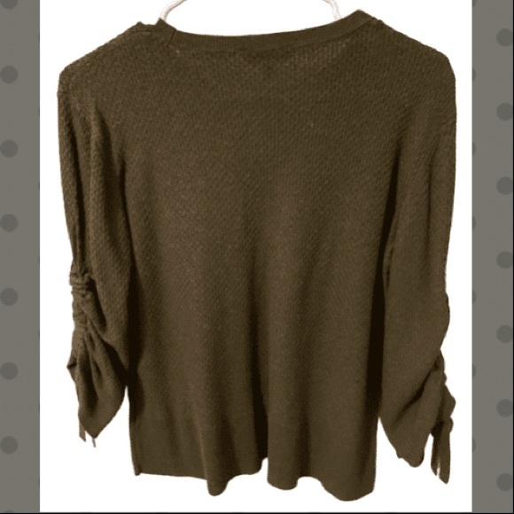 Olive Vera Wang adjustable sleeve sweater - Picture 2 of 4